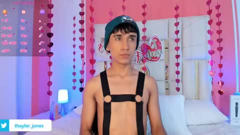 Snapshot of thayler_jones chatting on 02-21-25, 11:22 Thayler online show from 02-21-25, 11:22