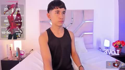Snapshot of thayler_jones chatting on 09-16-25, 11:11 Thayler online show from 09-16-25, 11:11