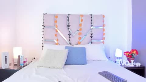 Thayler  online show from 10-31-25, 11:22