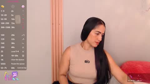 Snapshot of thayssa_ross chatting on 02-05-26, 02:43 THAYSSA ROSS online show from 02-05-26, 02:43