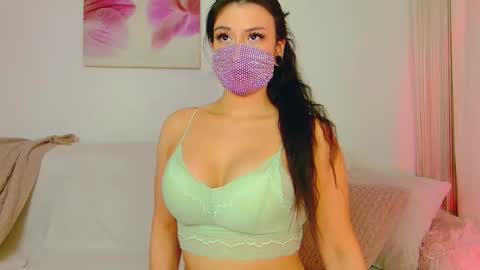 Snapshot of the__sabenna chatting on 10-13-25, 04:07 Madina online show from 10-13-25, 04:07
