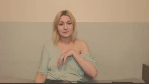 Snapshot of the_basic_instinctt chatting on 09-29-25, 10:25 Eva online show from 09-29-25, 10:25