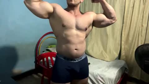 Snapshot of the_beastmuscle chatting on 02-20-25, 02:40 beast online show from 02-20-25, 02:40