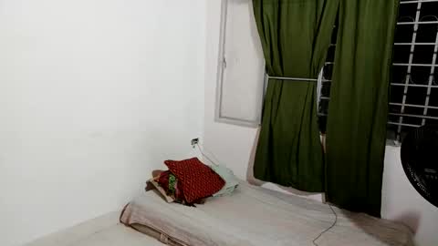 Snapshot of the_beastmuscle chatting on 10-24-25, 03:03 beast online show from 10-24-25, 03:03