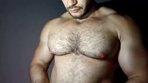 Snapshot of the_beastmuscle chatting on 10-25-25, 03:14 beast online show from 10-25-25, 03:14