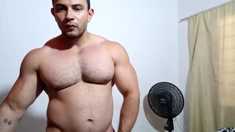 Snapshot of the_beastmuscle chatting on 03-12-26, 06:47 beast online show from 03-12-26, 06:47