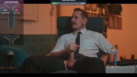 Snapshot of the_dilf chatting on 12-17-24, 06:20 The DILF - online show from 12-17-24, 06:20