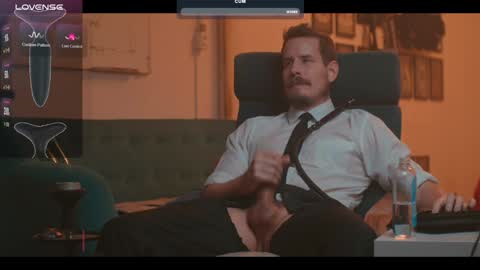 Snapshot of the_dilf chatting on 01-06-25, 04:13 The DILF - online show from 01-06-25, 04:13