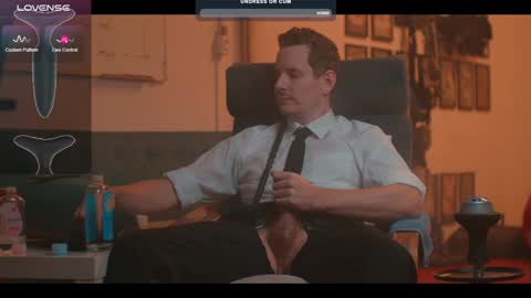 Snapshot of the_dilf chatting on 01-12-25, 07:10 The DILF - online show from 01-12-25, 07:10