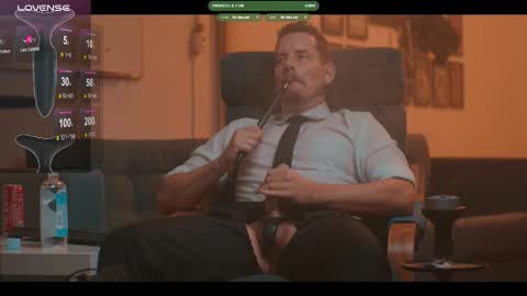 Snapshot of the_dilf chatting on 10-11-25, 02:59 The DILF - online show from 10-11-25, 02:59