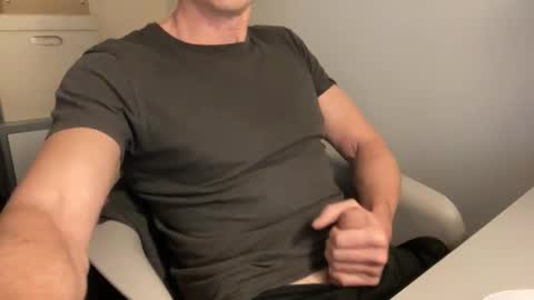 Snapshot of the_gym_boy chatting on 11-16-25, 05:07 the_gym_boy online show from 11-16-25, 05:07