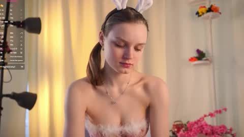 Snapshot of theadrewett chatting on 10-16-25, 04:13 Emma online show from 10-16-25, 04:13