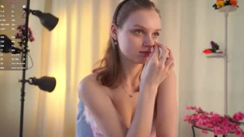 Snapshot of theadrewett chatting on 10-17-25, 04:15 Emma online show from 10-17-25, 04:15