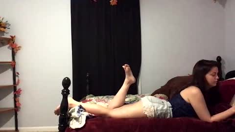 Snapshot of thebellablaze chatting on 10-07-25, 04:42 thebellablaze online show from 10-07-25, 04:42