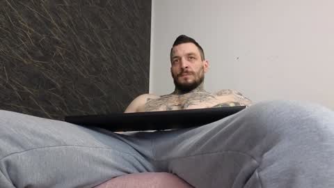 Snapshot of thebestmuscles chatting on 02-05-25, 09:36 John online show from 02-05-25, 09:36