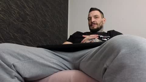 Snapshot of thebestmuscles chatting on 02-06-25, 10:26 John online show from 02-06-25, 10:26