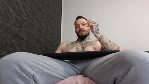 Snapshot of thebestmuscles chatting on 02-13-25, 08:27 John online show from 02-13-25, 08:27