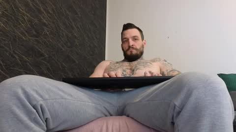 Snapshot of thebestmuscles chatting on 02-25-25, 10:37 John online show from 02-25-25, 10:37