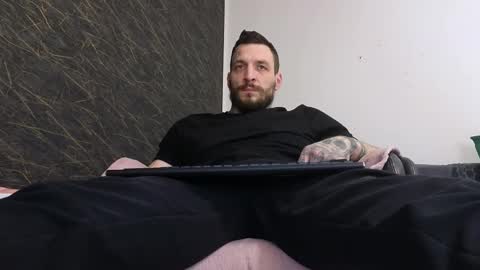 Snapshot of thebestmuscles chatting on 02-25-25, 07:58 John online show from 02-25-25, 07:58