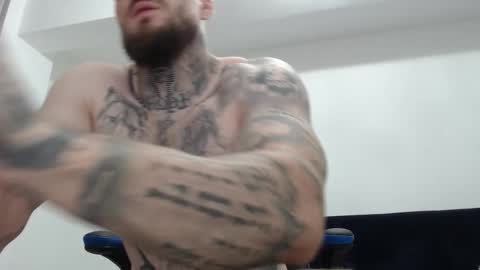 Snapshot of thebestmuscles chatting on 09-12-25, 07:14 John online show from 09-12-25, 07:14