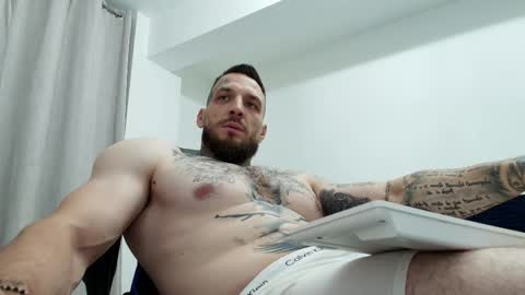 Snapshot of thebestmuscles chatting on 09-21-25, 06:20 John online show from 09-21-25, 06:20