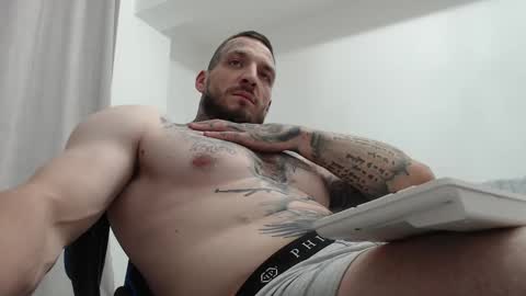 Snapshot of thebestmuscles chatting on 10-02-25, 06:59 John online show from 10-02-25, 06:59