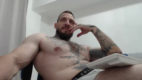 Snapshot of thebestmuscles chatting on 10-03-25, 07:44 John online show from 10-03-25, 07:44