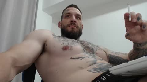 Snapshot of thebestmuscles chatting on 10-22-25, 05:34 John online show from 10-22-25, 05:34