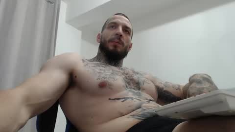 Snapshot of thebestmuscles chatting on 11-27-25, 08:11 John online show from 11-27-25, 08:11