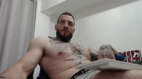 Snapshot of thebestmuscles chatting on 01-05-26, 08:12 John online show from 01-05-26, 08:12