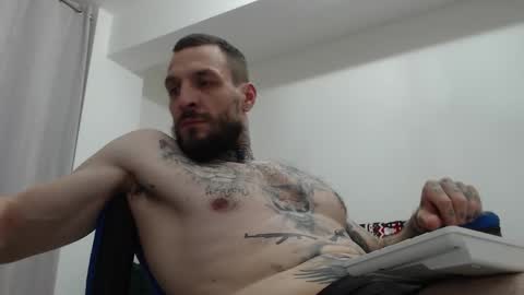 Snapshot of thebestmuscles chatting on 01-06-26, 08:12 John online show from 01-06-26, 08:12