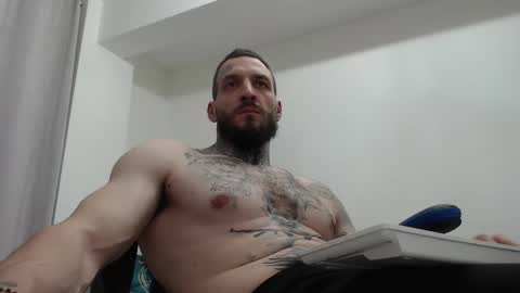 Snapshot of thebestmuscles chatting on 01-07-26, 09:39 John online show from 01-07-26, 09:39