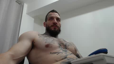 Snapshot of thebestmuscles chatting on 01-12-26, 07:41 John online show from 01-12-26, 07:41