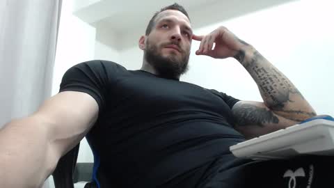 Snapshot of thebestmuscles chatting on 01-18-26, 08:12 John online show from 01-18-26, 08:12