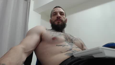 Snapshot of thebestmuscles chatting on 02-08-26, 08:56 John online show from 02-08-26, 08:56