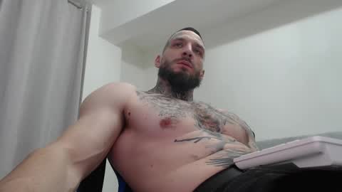 Snapshot of thebestmuscles chatting on 02-11-26, 07:30 John online show from 02-11-26, 07:30