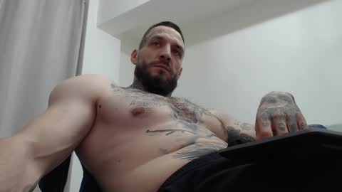 Snapshot of thebestmuscles chatting on 02-26-26, 07:24 John online show from 02-26-26, 07:24