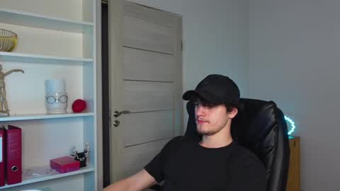 Snapshot of thebrad_holloway chatting on 03-06-26, 06:37 Thebrad H online show from 03-06-26, 06:37