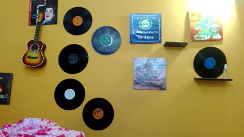 Snapshot of thecatsweet833 chatting on 12-02-25, 06:58 DAMIAN online show from 12-02-25, 06:58