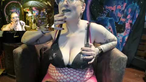 Snapshot of thecurvysiren chatting on 12-24-24, 01:06 thecurvysiren online show from 12-24-24, 01:06