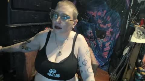 Snapshot of thecurvysiren chatting on 12-31-24, 03:12 thecurvysiren online show from 12-31-24, 03:12