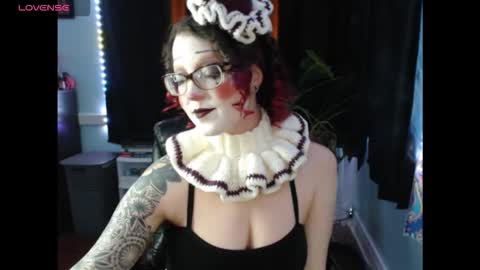 Snapshot of thedaisymoon chatting on 10-19-25, 03:07 thedaisymoon online show from 10-19-25, 03:07