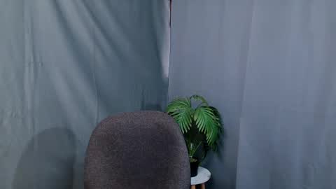 Snapshot of thedevil_inme chatting on 12-04-24, 12:25 Lana But you can spell it backwards online show from 12-04-24, 12:25