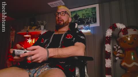 Snapshot of theehhteam chatting on 12-09-24, 01:40 H online show from 12-09-24, 01:40