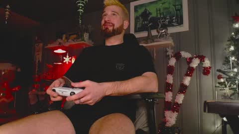 Snapshot of theehhteam chatting on 12-17-24, 09:16 H online show from 12-17-24, 09:16