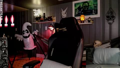 Snapshot of theehhteam chatting on 09-29-25, 06:46 H online show from 09-29-25, 06:46