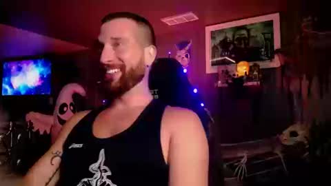 Snapshot of theehhteam chatting on 10-17-25, 08:11 H online show from 10-17-25, 08:11