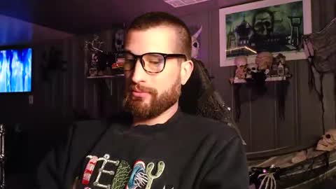 Snapshot of theehhteam chatting on 10-27-25, 07:07 H online show from 10-27-25, 07:07