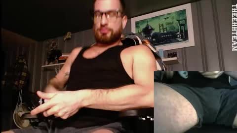 Snapshot of theehhteam chatting on 11-14-25, 08:18 H online show from 11-14-25, 08:18