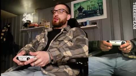 Snapshot of theehhteam chatting on 11-17-25, 08:58 H online show from 11-17-25, 08:58